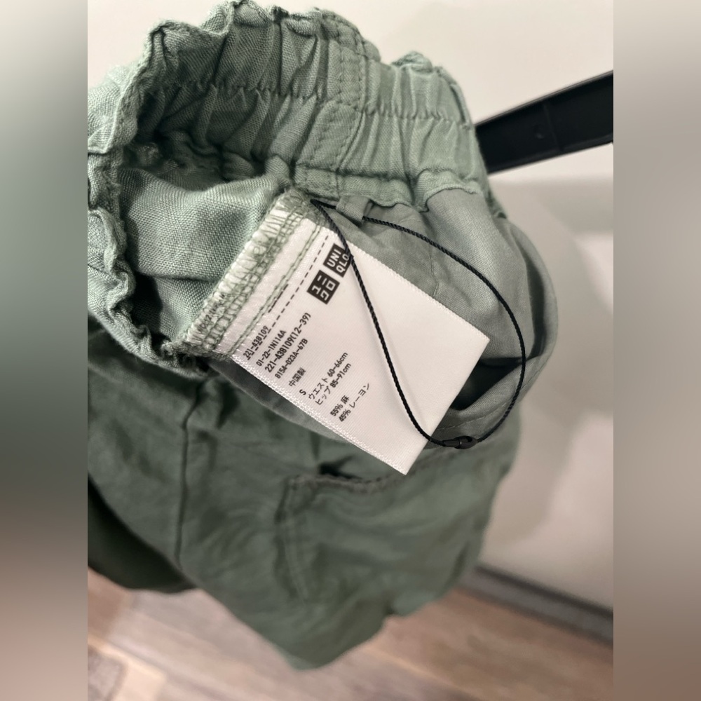 JW ANDERSON x UNIQLO Linen Blend Tucked Shorts - Picture 7 of 9